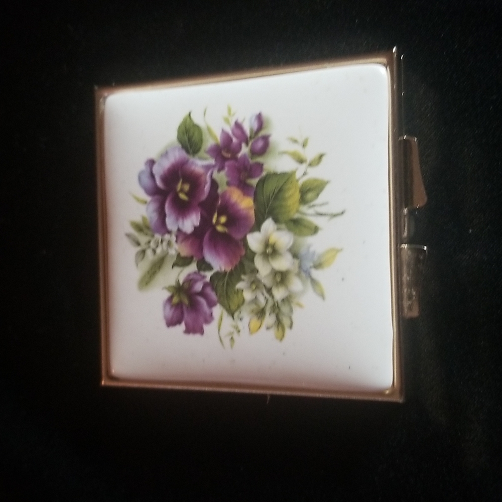 Vintage compact mirror